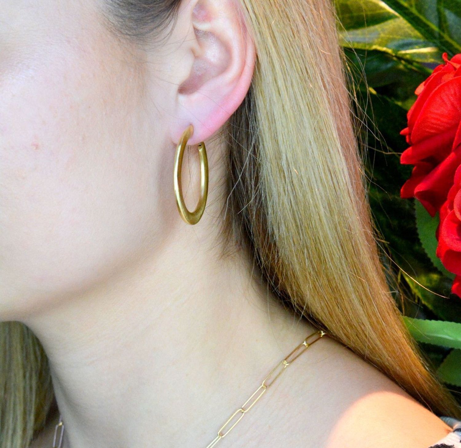 Srebrne kolczyki damskie koła pozłacane OR AQ H4180240.  Srebrne kolczyki koła w pozłoceniu żółtego złota to ponadczasowa biżuteria 💎. Biżuteria idealna na prezent 💎. Modne kolczyki koła są interesującym dodatkiem.jpg